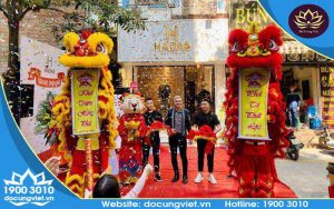 Múa lân cúng khai trương tiệm tóc